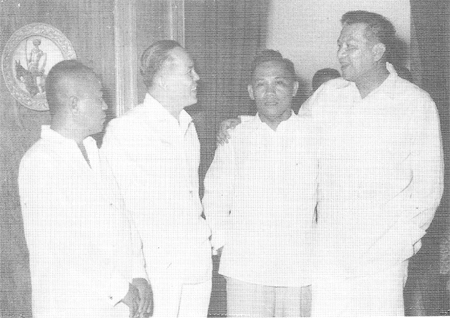 Right to left: President Ramon Magsaysay, Gov. Gedeon Quijano, Congr. William Chiongbian